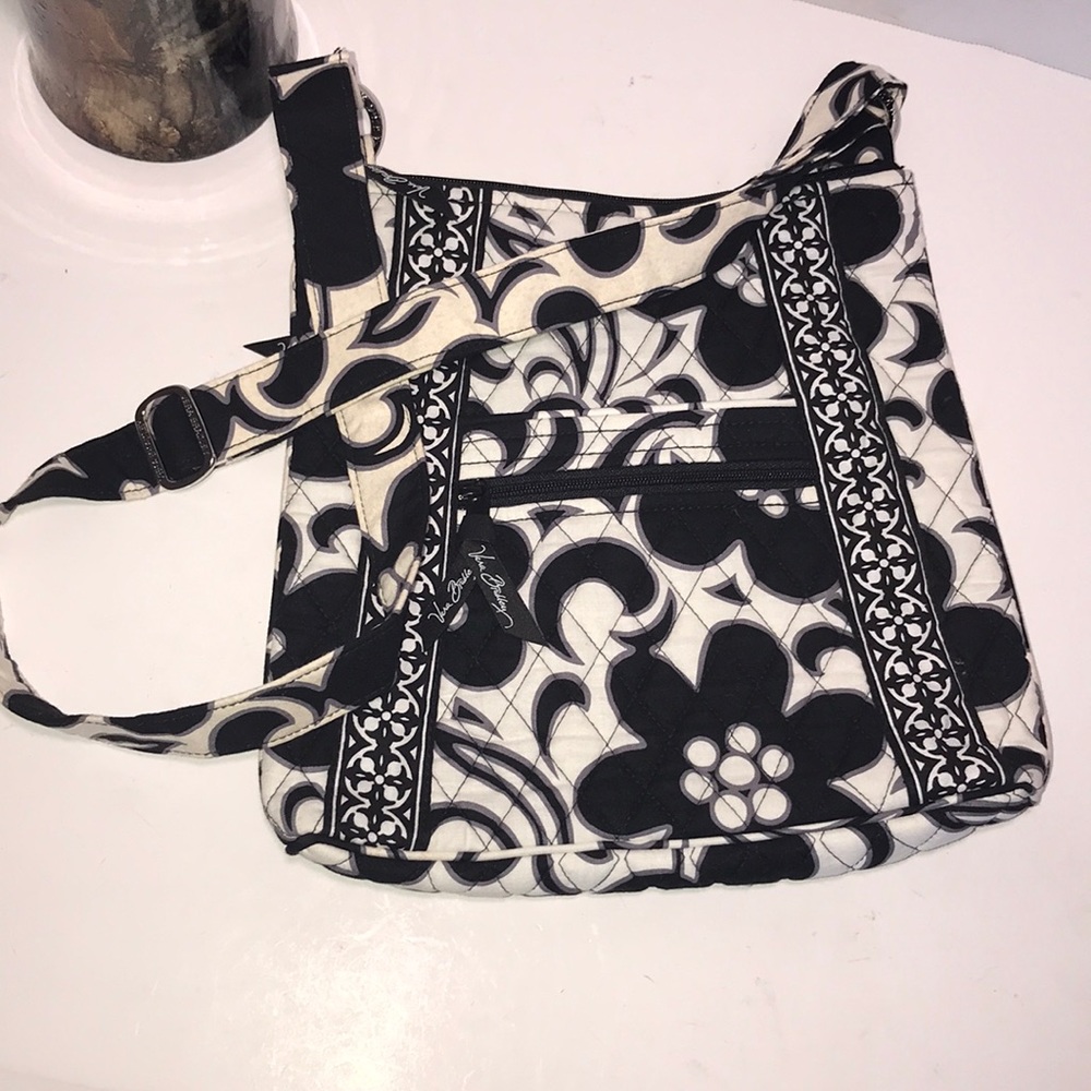 🌻$12🌻 Vera Bradley black/white cross body bag